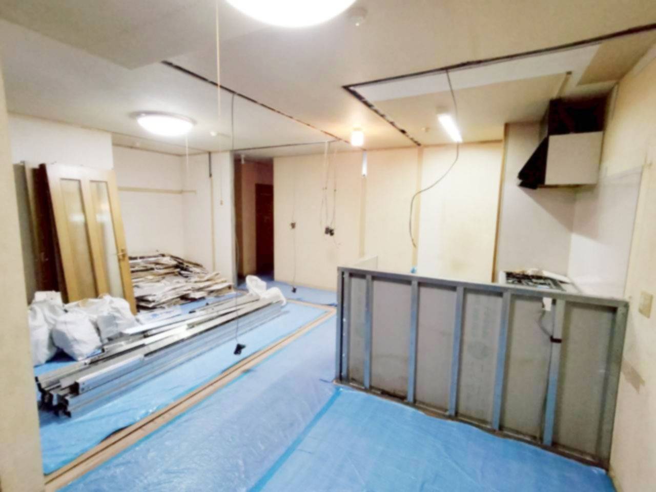 マンション全面リフォーム施工中です